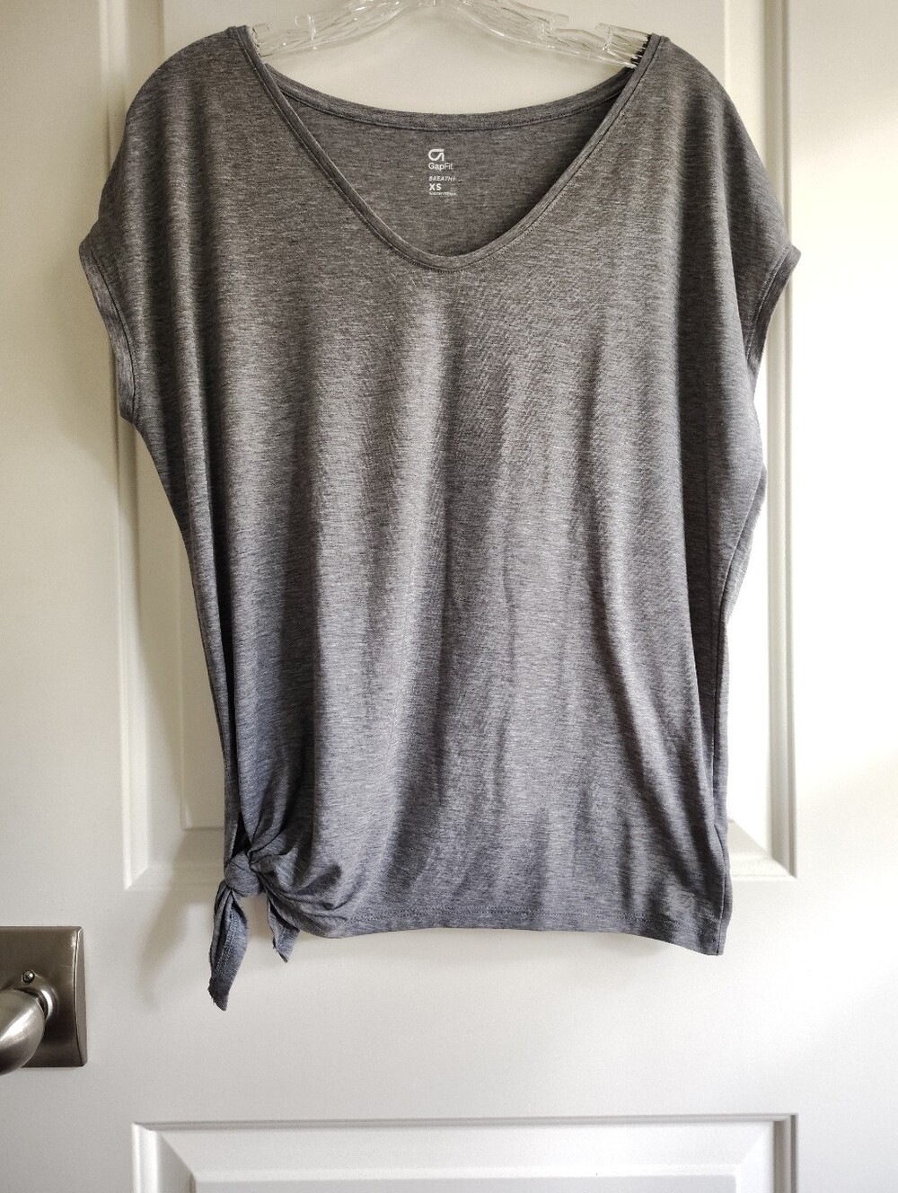 GAP Fit Women's Heather Gray Short-Sleeve V-Neck Top with Side Tie Size XS